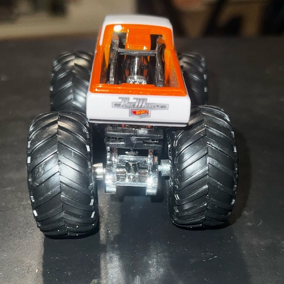 Hot Wheels Monster Jam Truck PURE MUSCLE Chevrolet C-10 1:64 scale - Picture 4 of 6